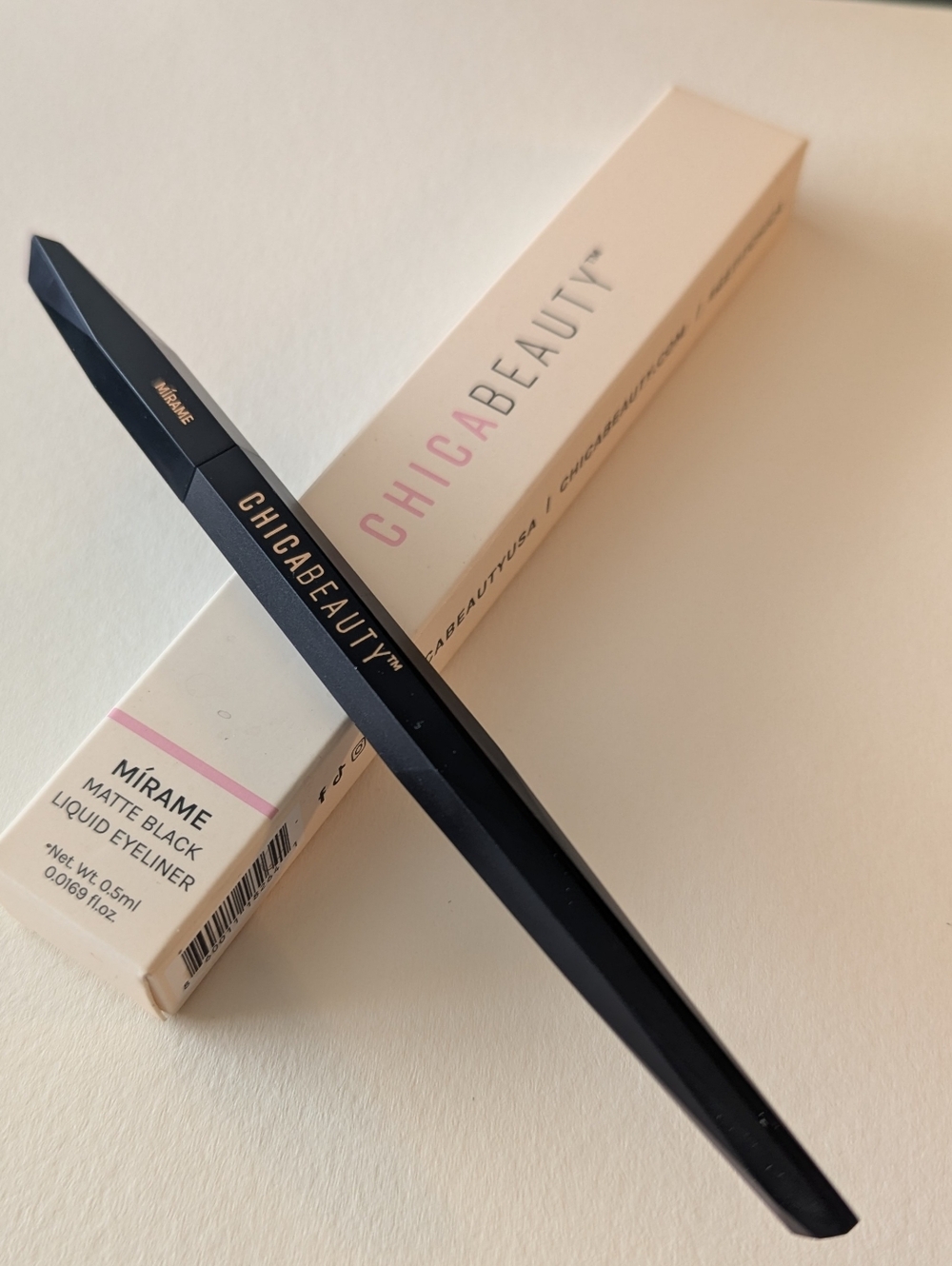 NIB ChicaBeauty Mirame Black Matte Liquid Eyeliner